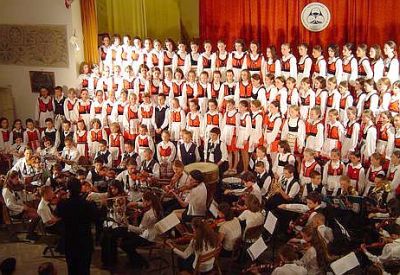 155 tagú gyermekkórus lép fel Dabason