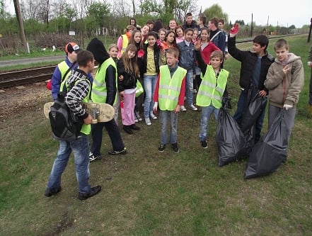 Szemétszedési akció a föld napja alkalmából