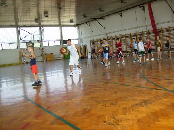 Tornatermi gondnokot keresünk!