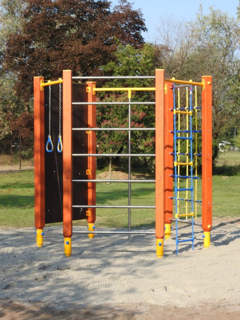 Új elemmel bővült a játszótér