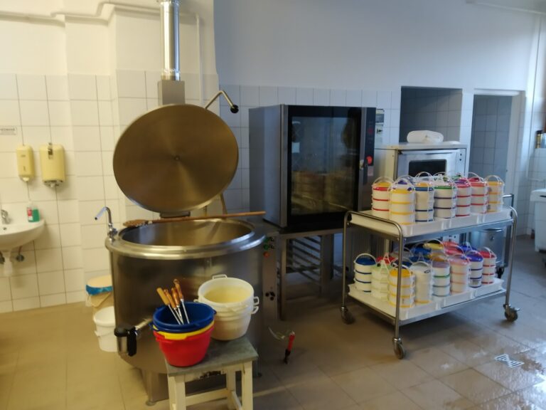 Konyhalányt keresünk az önkormányzati konyhára