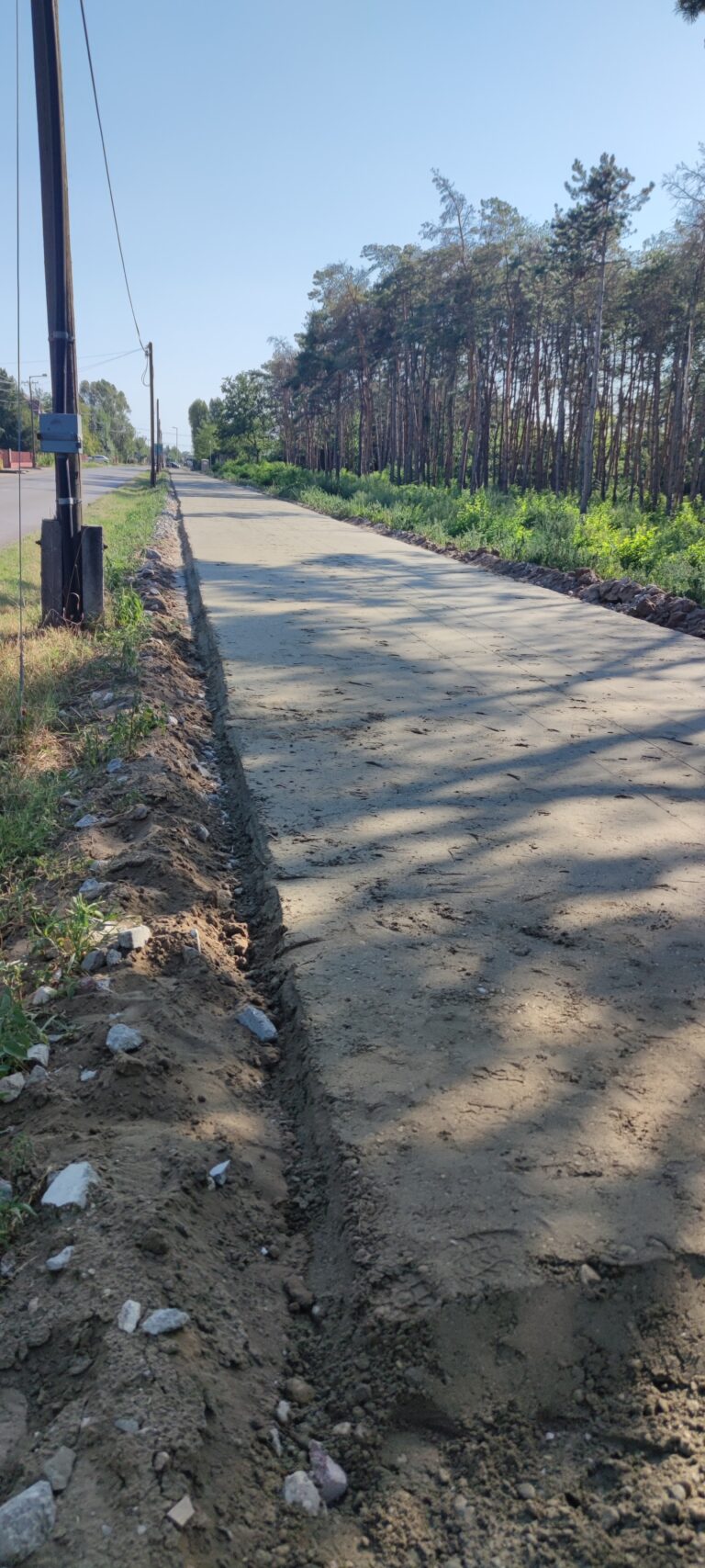 A forróság ellenére rendületlenül dolgoznak az útépítők